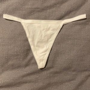 NWOT Vintage Victoria’s Secret V String Cotton Sm